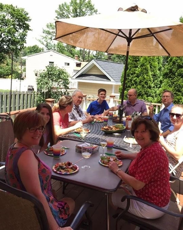 daughter-comes-out-parents-throw-pride-party-kinsey-7 daughter-comes-out-parents-throw-pride-party-kinsey-7