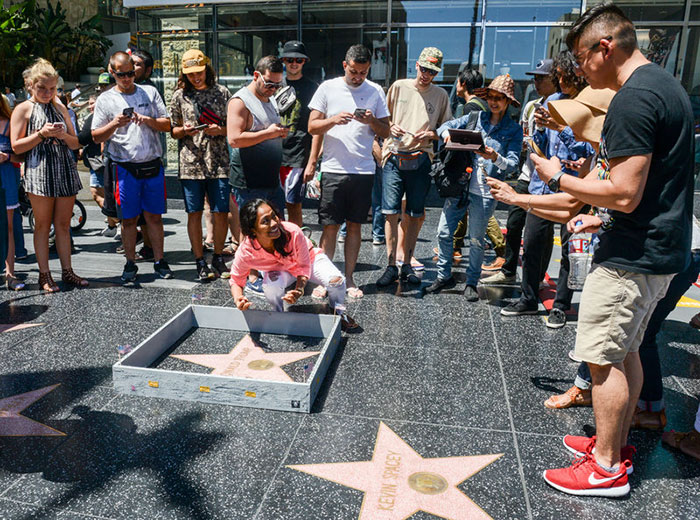 donald-trump-wall-hollywood-walk-of-fame-star-plastic-jesus-11