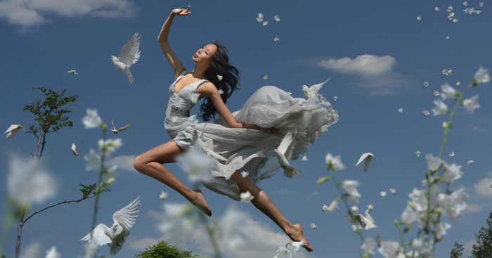 Levitation: I Combine Chaos And Elegance In My Gravity-defying Pictures