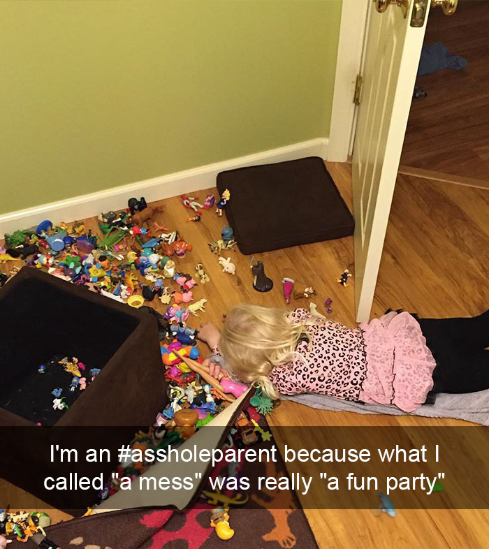 Tidy her room. She is a mess. женщина в грязной комнате. Ciqi spirit of words. беспорядок в комнате подростка.