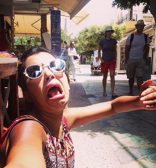 funny-honeymoon-photography-without-husband-huma-mobin-29 funny-honeymoon-photography-without-husband-huma-mobin-29