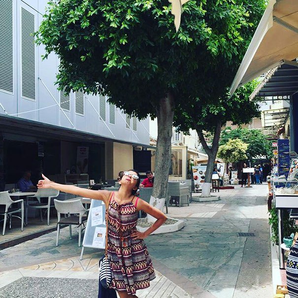 funny-honeymoon-photography-without-husband-huma-mobin-5 funny-honeymoon-photography-without-husband-huma-mobin-5