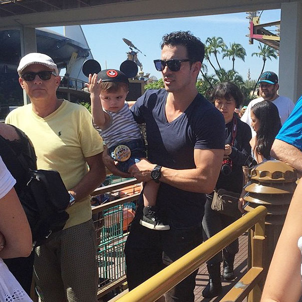 The Hottest Dads At Disneyland