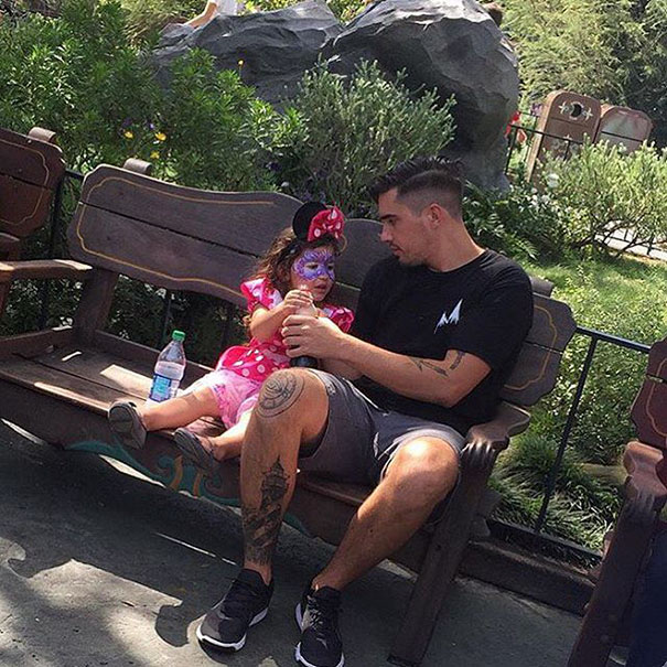 The Hottest Dads At Disneyland