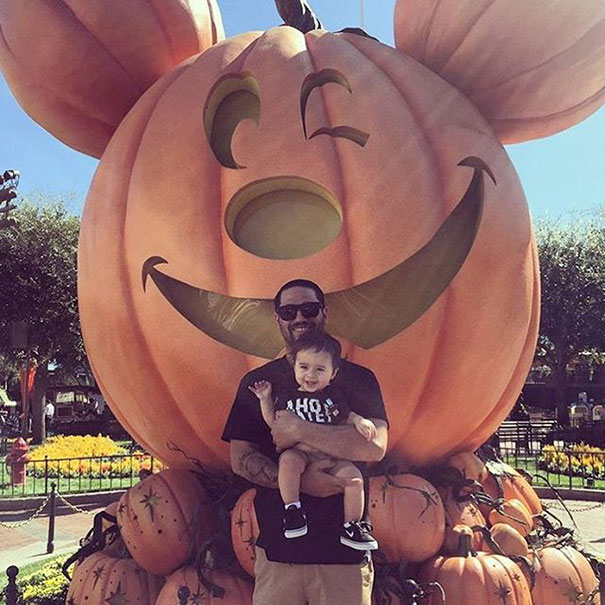 The Hottest Dads At Disneyland