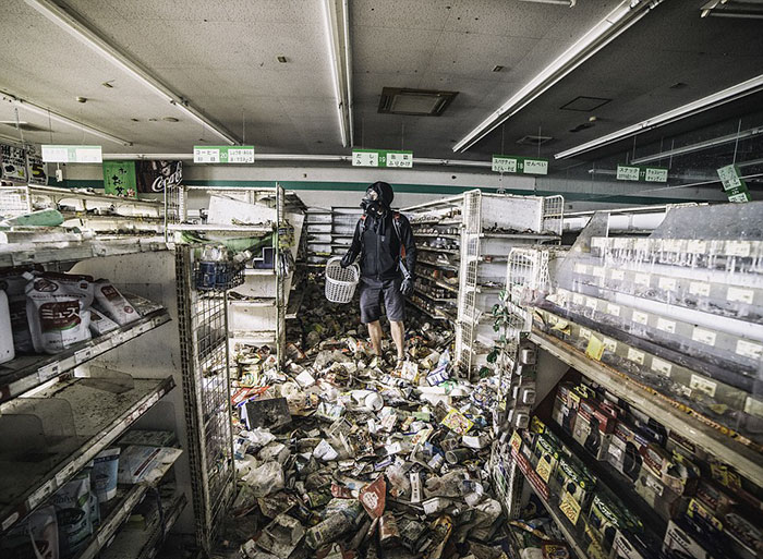 Guy Sneaks Into The Fukushima Exclusion Zone, Posts Never-Before-Seen Pics Of Town Untouched Since 2011