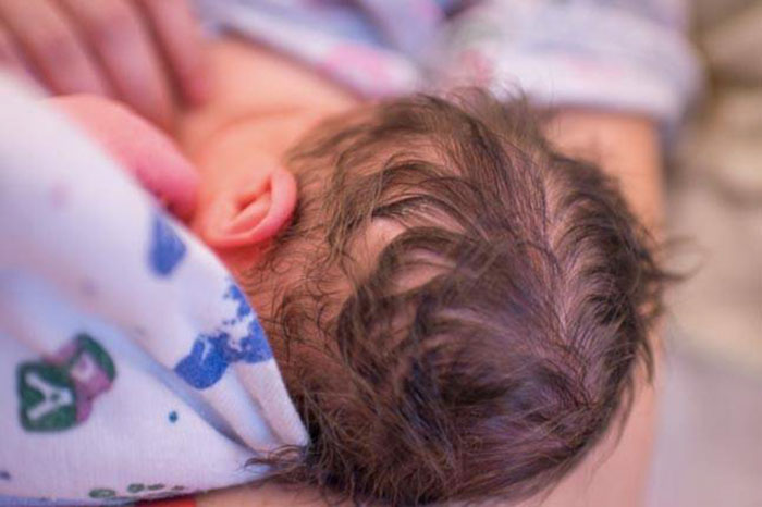 mother-photographs-her-child-birth-labour-lisa-robinson-7 mother-photographs-her-child-birth-labour-lisa-robinson-7