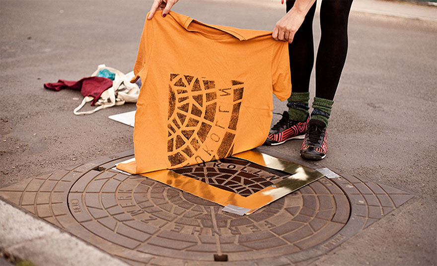pirate-printers-manhole-covers-raubdruckerin-10 pirate-printers-manhole-covers-raubdruckerin-10