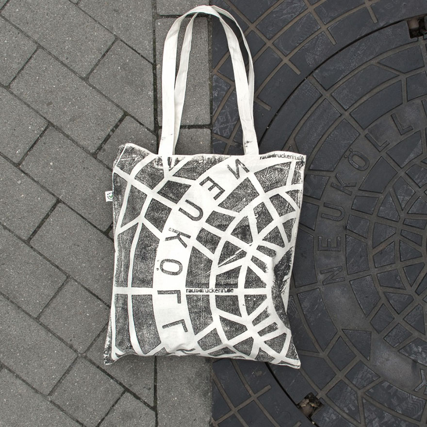 pirate-printers-manhole-covers-raubdruckerin-5 pirate-printers-manhole-covers-raubdruckerin-5