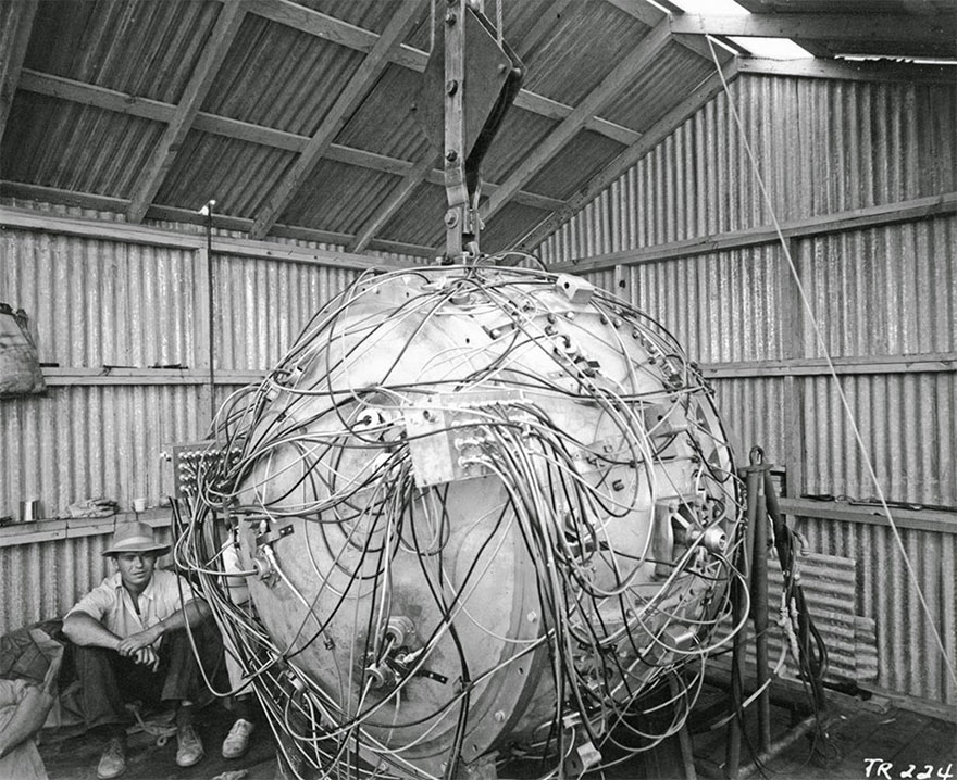 The Gadget, The First Atomic Bomb, 1945