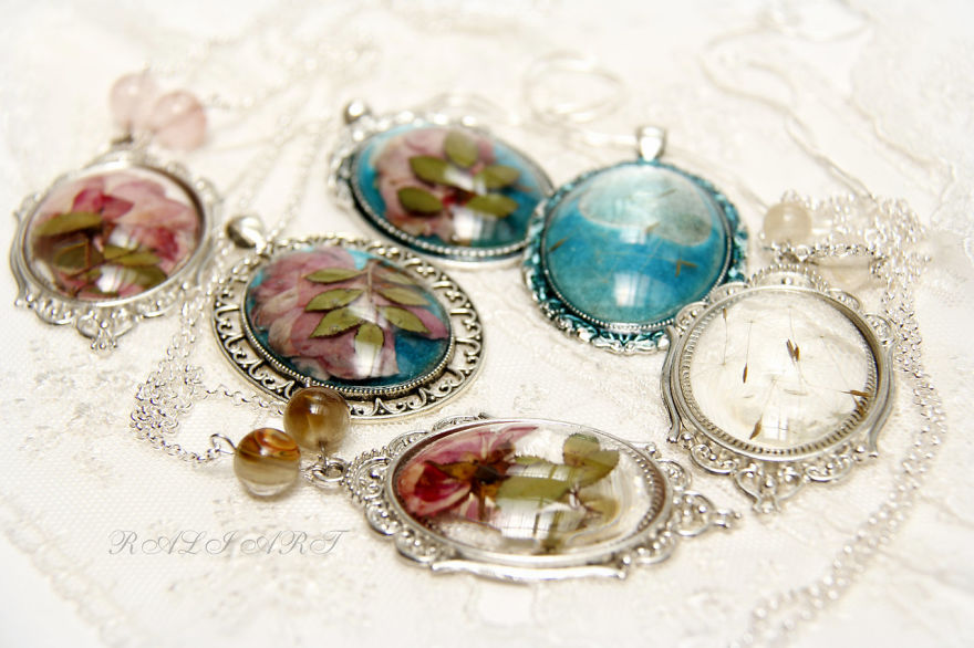 I Create Romantic Jewelry From Resin And Flowers