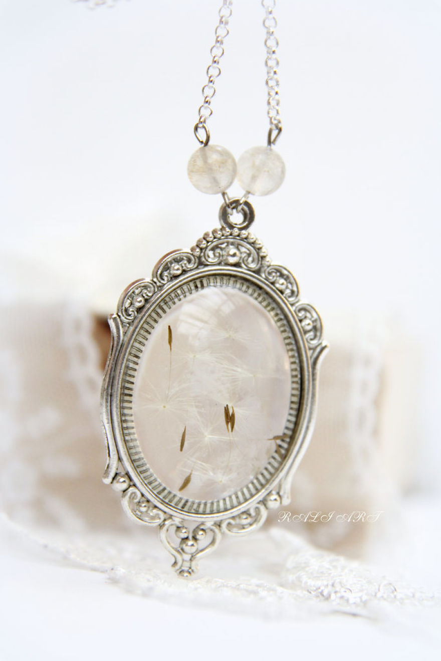 I Create Romantic Jewelry From Resin And Flowers