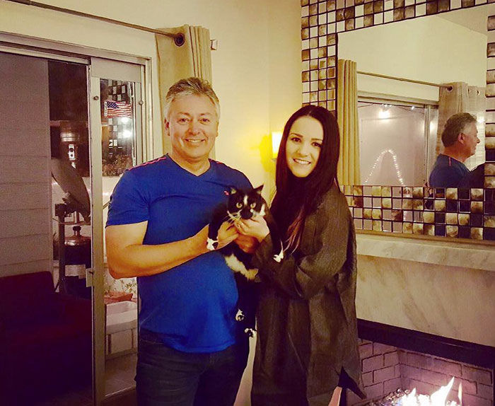 standing-cat-keys-goal-kitty-16 standing-cat-keys-goal-kitty-16