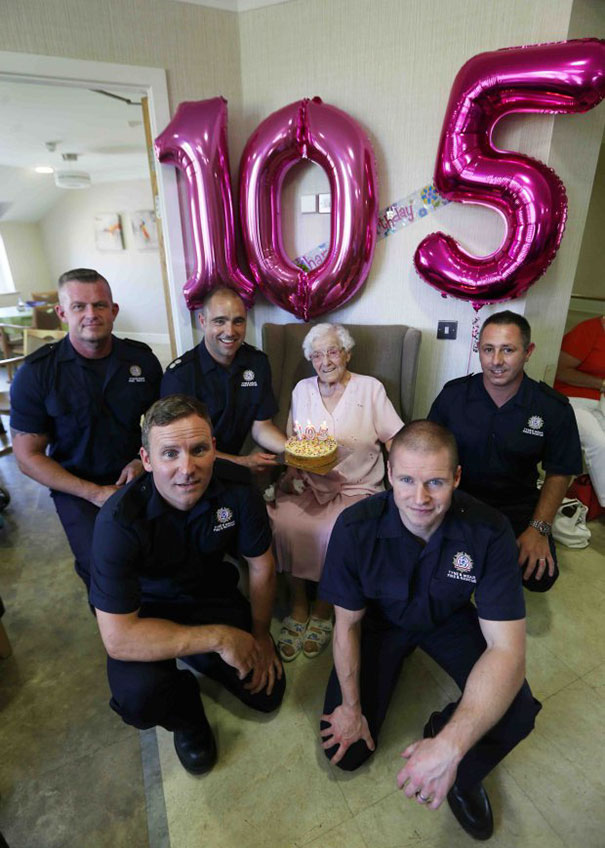 105-year-old-grandmother-birthday-wish-fireman-ivena-smailes-1 105-year-old-grandmother-birthday-wish-fireman-ivena-smailes-1