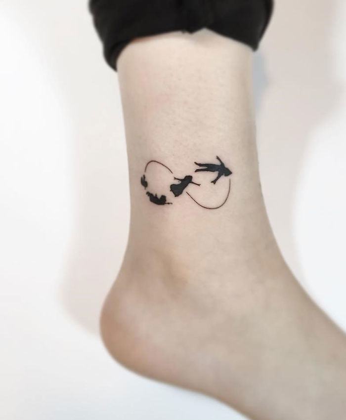 Minimalist tattoo of birds in flight with continuous line on an ankle, created by a Korean artist.