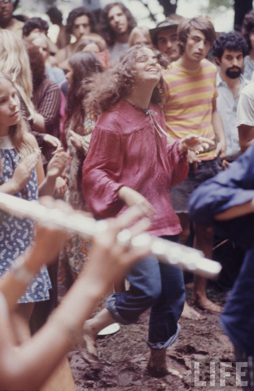 https://www.boredpanda.com/blog/wp-content/uploads/2016/08/1969-woodstock-music-festival-hippies-bill-eppridge-john-dominis-57-57bc302f5e5a0__880.jpg