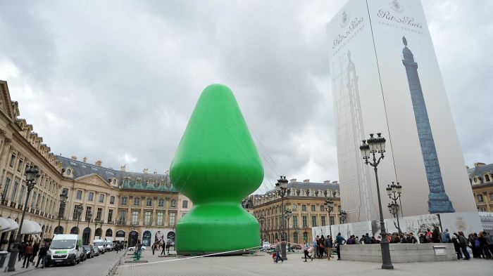 What About This "christmas Tree" On Place Vendome In Paris, France ?