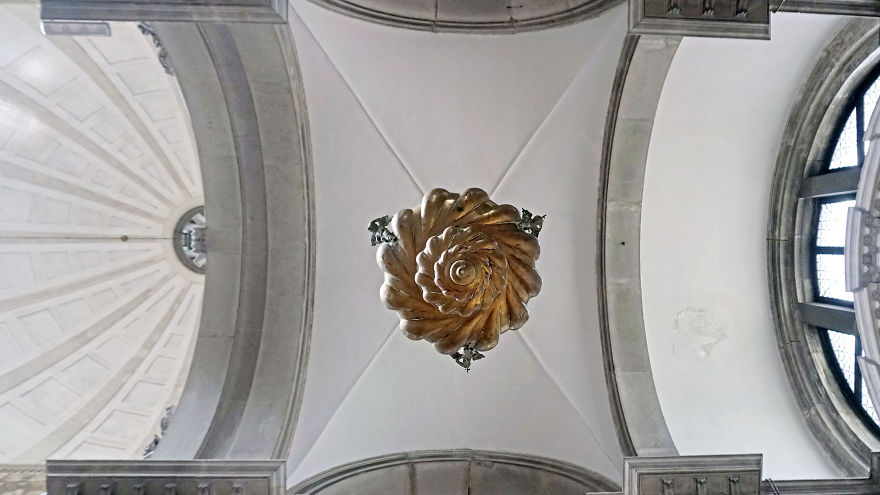 Look Up Project: I Start To Look Up To Capture Beautiful Lamps While Travelling Around Europe Look Up Project: I Start To Look Up To Capture Beautiful Lamps While Travelling Around Europe