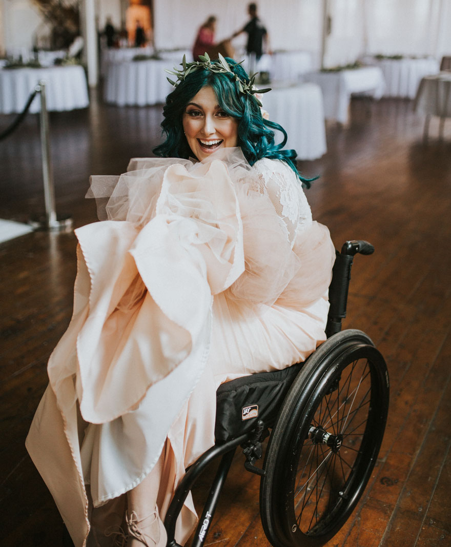Paralyzed Woman Surprises Everyone When She Stands Up And Starts Walking Down The Aisle Paralyzed Woman Surprises Everyone When She Stands Up And Starts Walking Down The Aisle