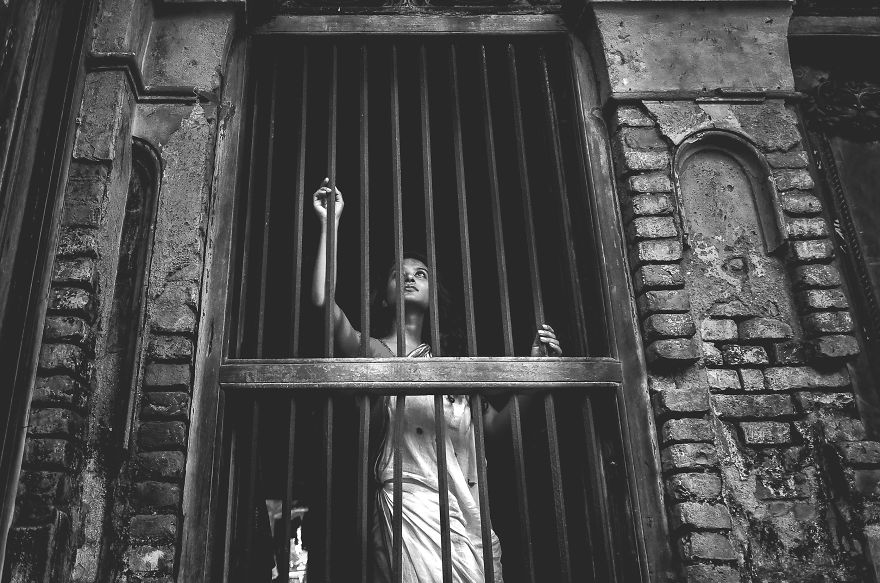 Captive Lady : I Photographed A Woman As A Spirit Roaming In A Ruin.