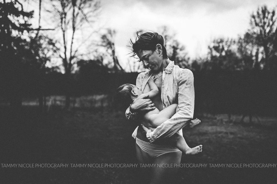 Photographer Shares Nursing Photos To Support The World Breastfeeding Week 2016