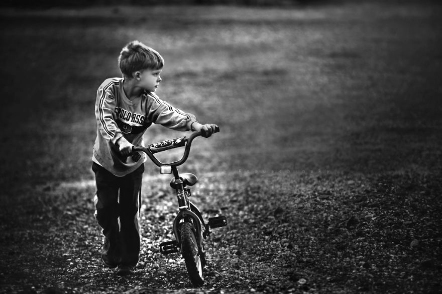 I Create Black & White Images Showing The Best Childhood Memories Are Made Without Technology
