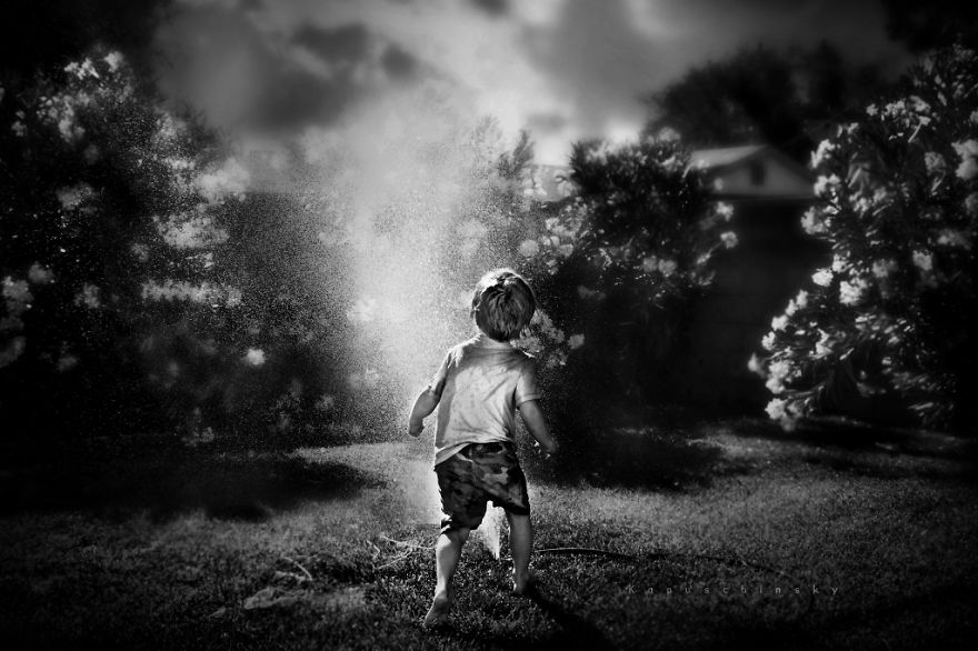 I Create Black & White Images Showing The Best Childhood Memories Are Made Without Technology I Create Black & White Images Showing The Best Childhood Memories Are Made Without Technology