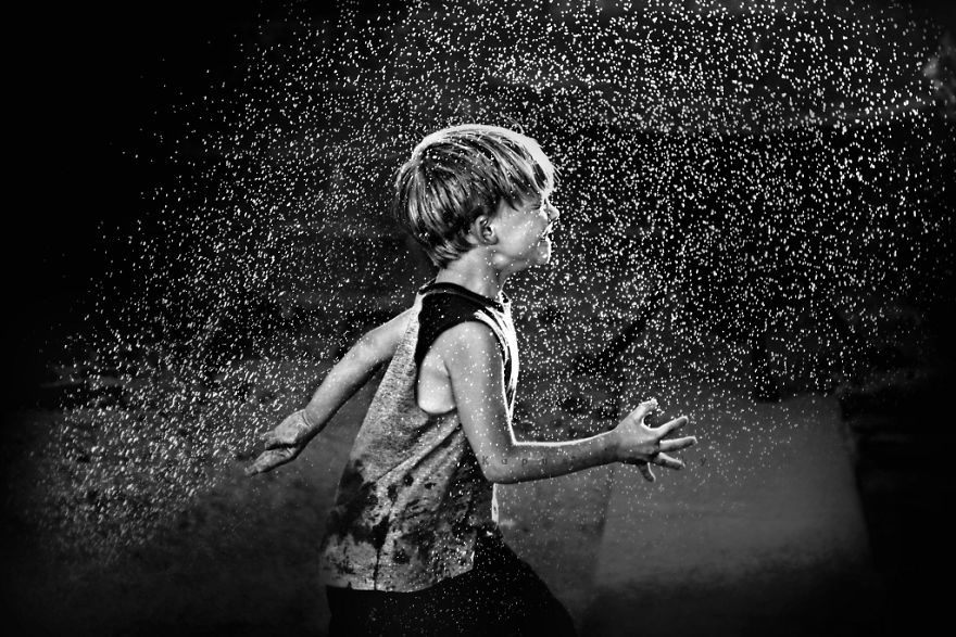 I Create Black & White Images Showing The Best Childhood Memories Are Made Without Technology