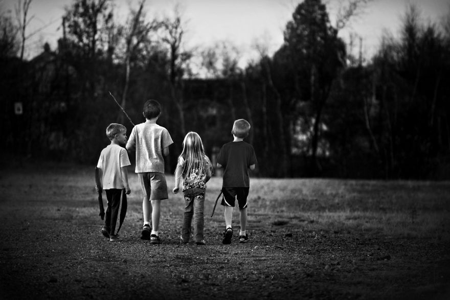 I Create Black & White Images Showing The Best Childhood Memories Are Made Without Technology I Create Black & White Images Showing The Best Childhood Memories Are Made Without Technology