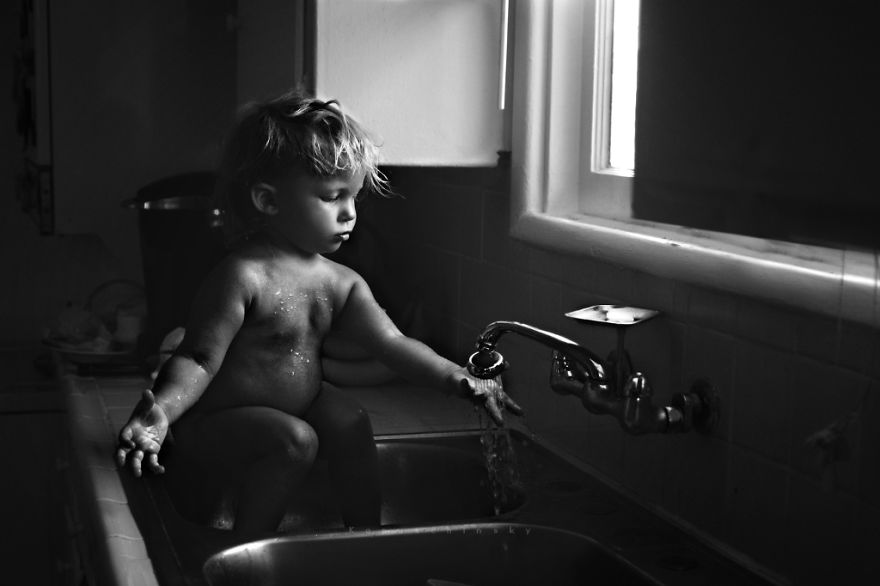 I Create Black & White Images Showing The Best Childhood Memories Are Made Without Technology