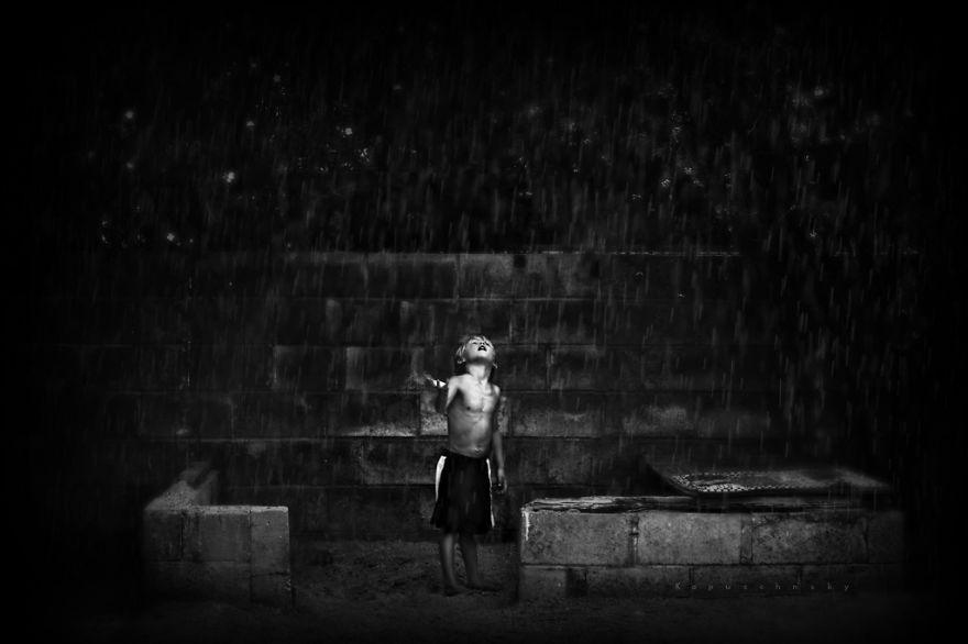 I Create Black & White Images Showing The Best Childhood Memories Are Made Without Technology