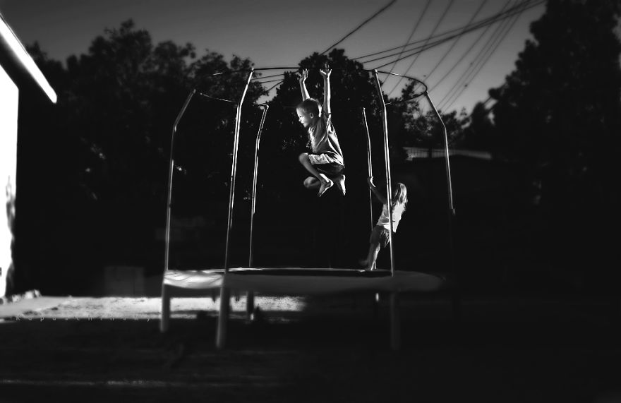 I Create Black & White Images Showing The Best Childhood Memories Are Made Without Technology I Create Black & White Images Showing The Best Childhood Memories Are Made Without Technology