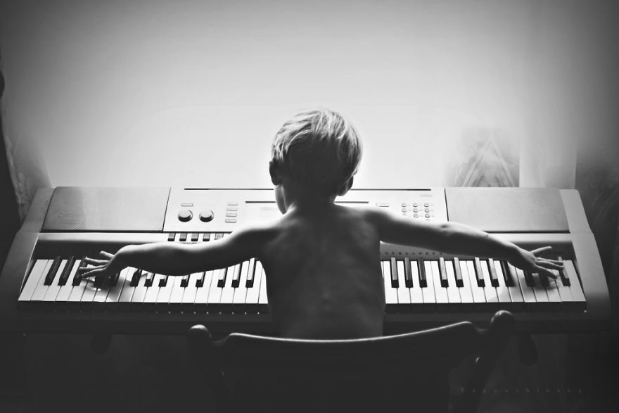 I Create Black & White Images Showing The Best Childhood Memories Are Made Without Technology