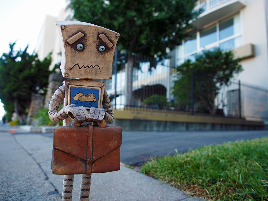 I Wrote, Sculpted, And Photographed A Sad Story About One Of My Ceramic Robots