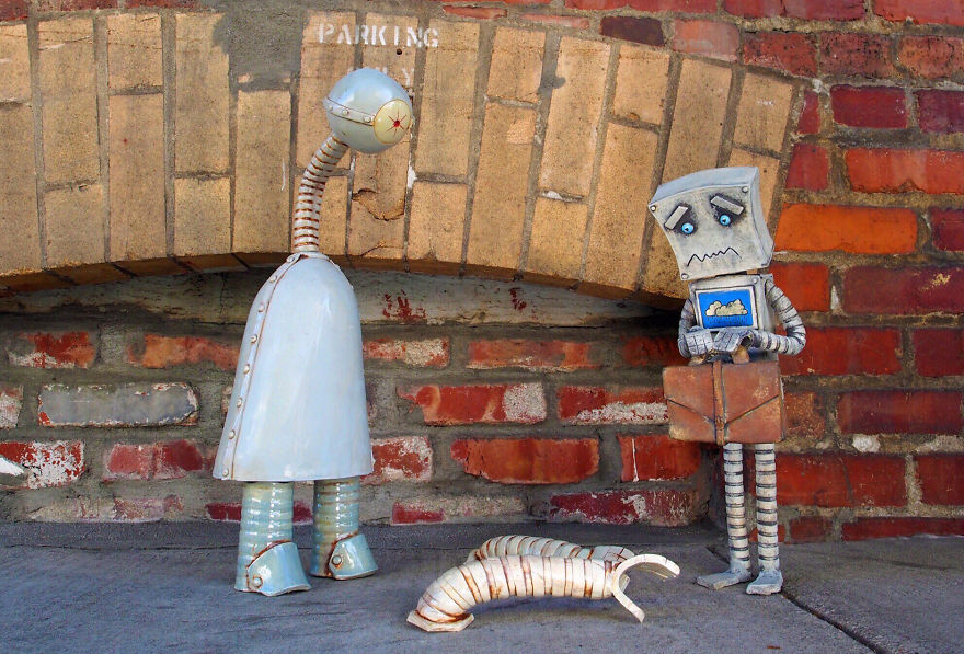 I Wrote, Sculpted, And Photographed A Sad Story About One Of My Ceramic Robots I Wrote, Sculpted, And Photographed A Sad Story About One Of My Ceramic Robots