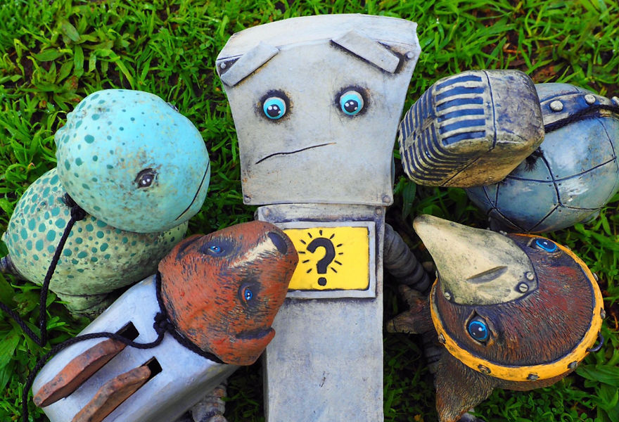 I Wrote, Sculpted, And Photographed A Sad Story About One Of My Ceramic Robots