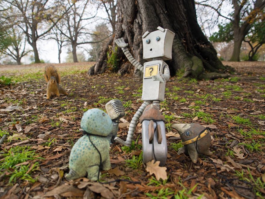 I Wrote, Sculpted, And Photographed A Sad Story About One Of My Ceramic Robots I Wrote, Sculpted, And Photographed A Sad Story About One Of My Ceramic Robots