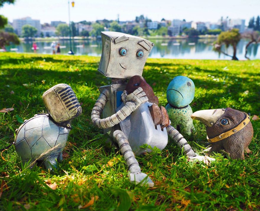 I Wrote, Sculpted, And Photographed A Sad Story About One Of My Ceramic Robots I Wrote, Sculpted, And Photographed A Sad Story About One Of My Ceramic Robots