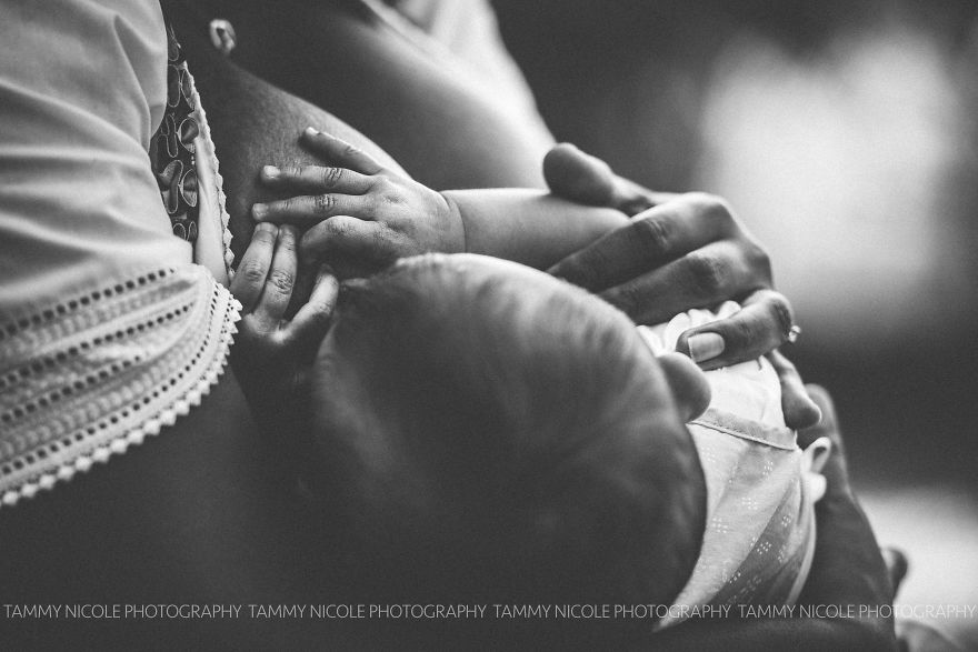 Photographer Shares Nursing Photos To Support The World Breastfeeding Week 2016