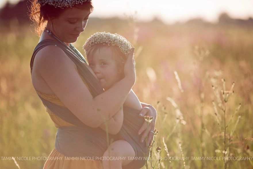 Photographer Shares Nursing Photos To Support The World Breastfeeding Week 2016