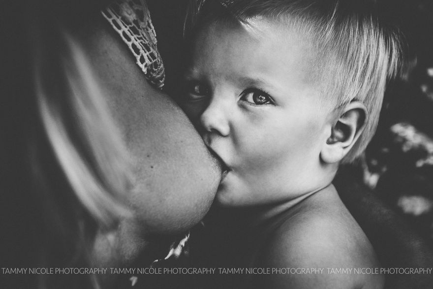 Photographer Shares Nursing Photos To Support The World Breastfeeding Week 2016