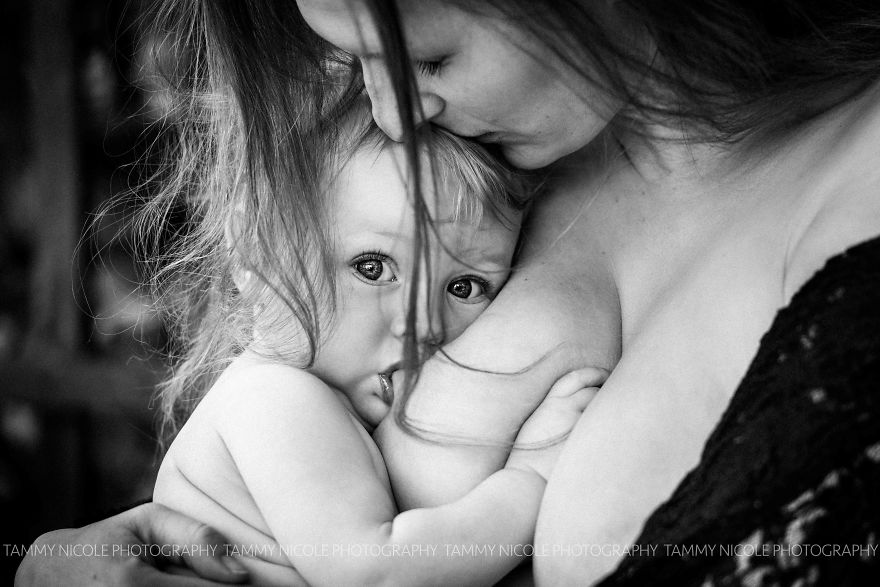 Photographer Shares Nursing Photos To Support The World Breastfeeding Week 2016
