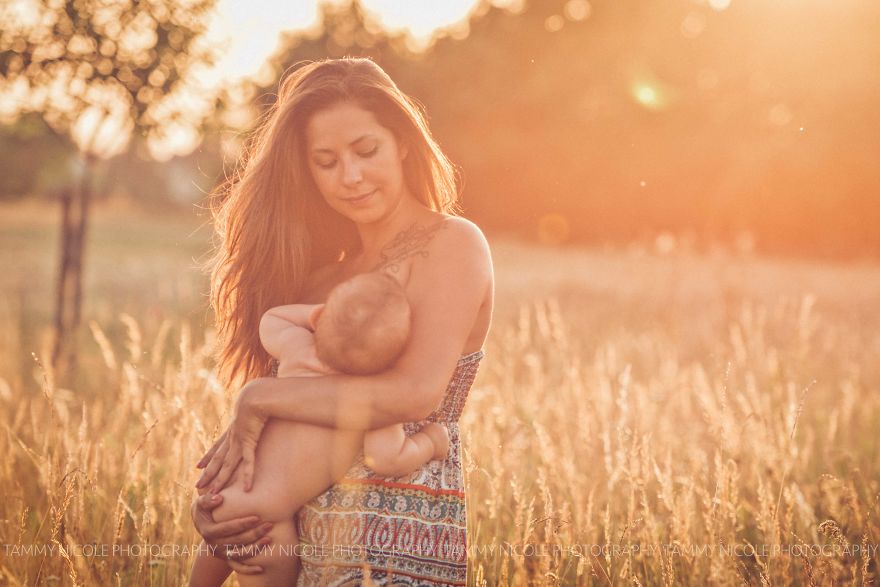 Photographer Shares Nursing Photos To Support The World Breastfeeding Week 2016