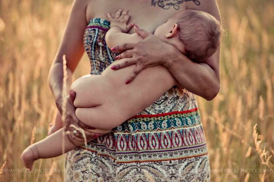 Photographer Shares Nursing Photos To Support The World Breastfeeding Week 2016