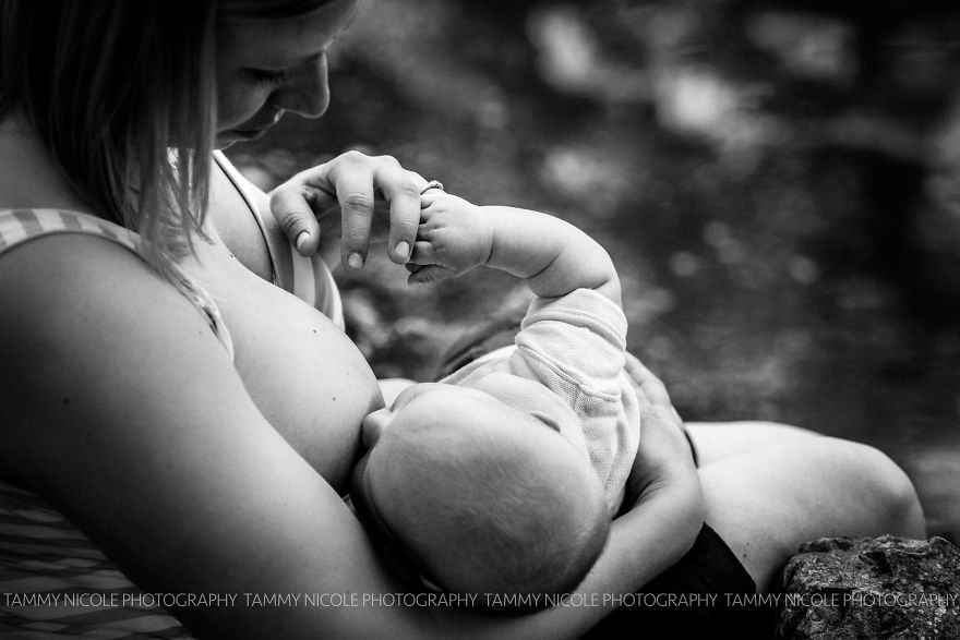 Photographer Shares Nursing Photos To Support The World Breastfeeding Week 2016 Photographer Shares Nursing Photos To Support The World Breastfeeding Week 2016