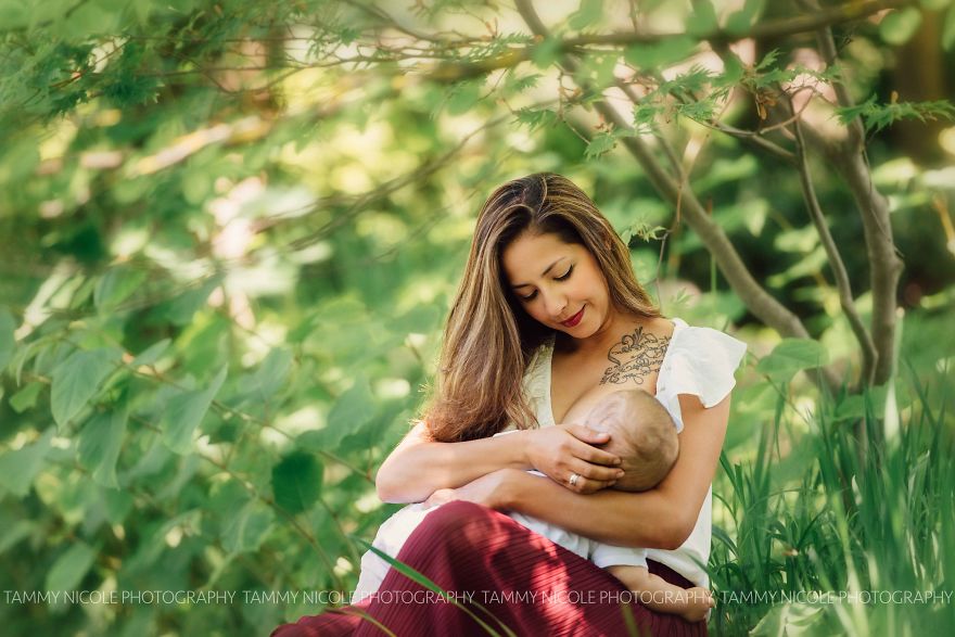 Photographer Shares Nursing Photos To Support The World Breastfeeding Week 2016 Photographer Shares Nursing Photos To Support The World Breastfeeding Week 2016
