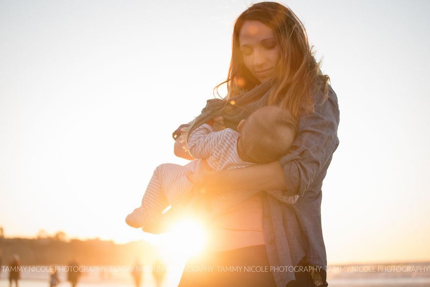 Photographer Shares Nursing Photos To Support The World Breastfeeding Week 2016