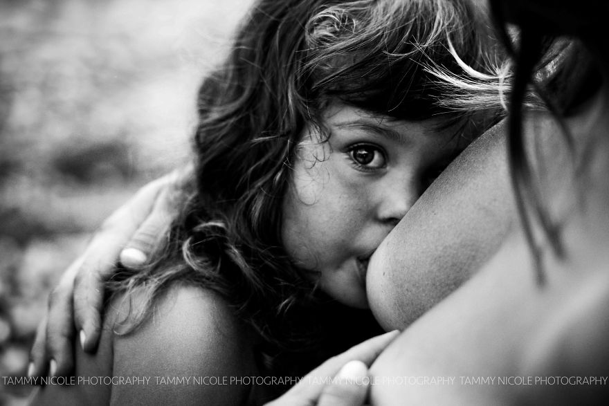 Photographer Shares Nursing Photos To Support The World Breastfeeding Week 2016