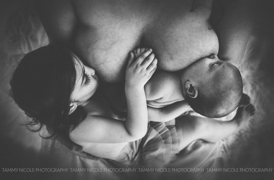 Photographer Shares Nursing Photos To Support The World Breastfeeding Week 2016