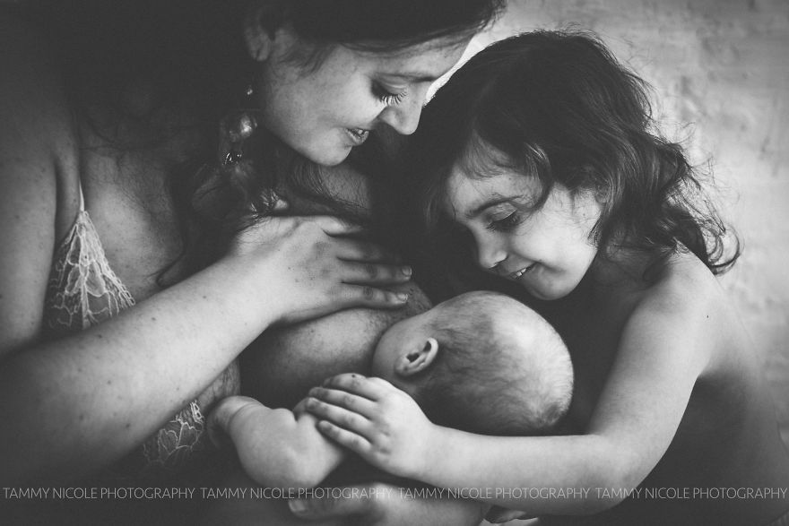 Photographer Shares Nursing Photos To Support The World Breastfeeding Week 2016